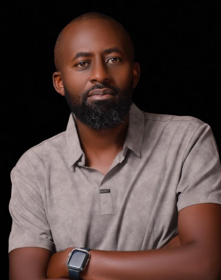 Alpha Ayuka - Professional Safari Guide